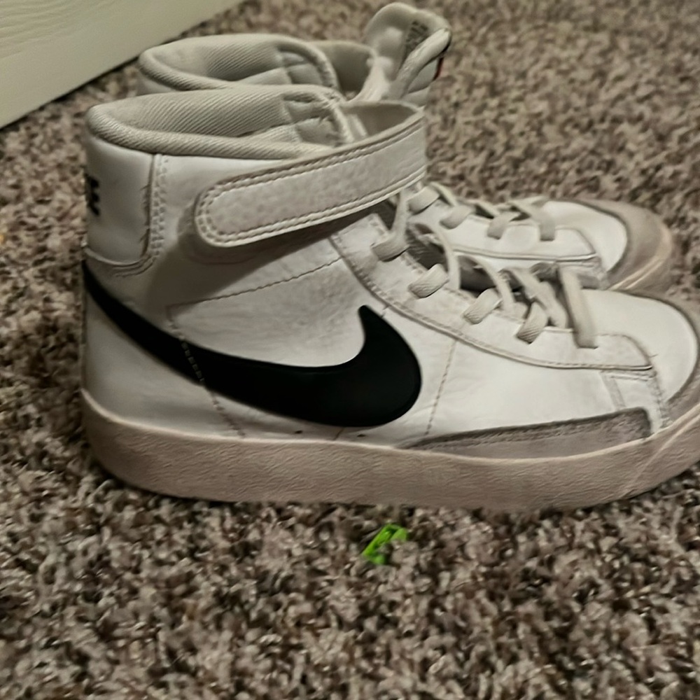 Nikes 2.5